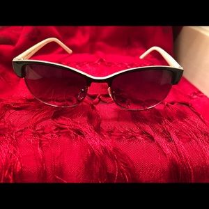 Oscar de la Renta sunglasses